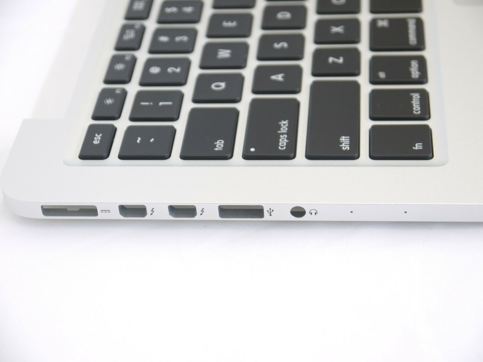 Top Case com Bateria e Teclado ANSI US para MacBook Pro 13" A1502 (2013‑2014) – Grade A - Image 3