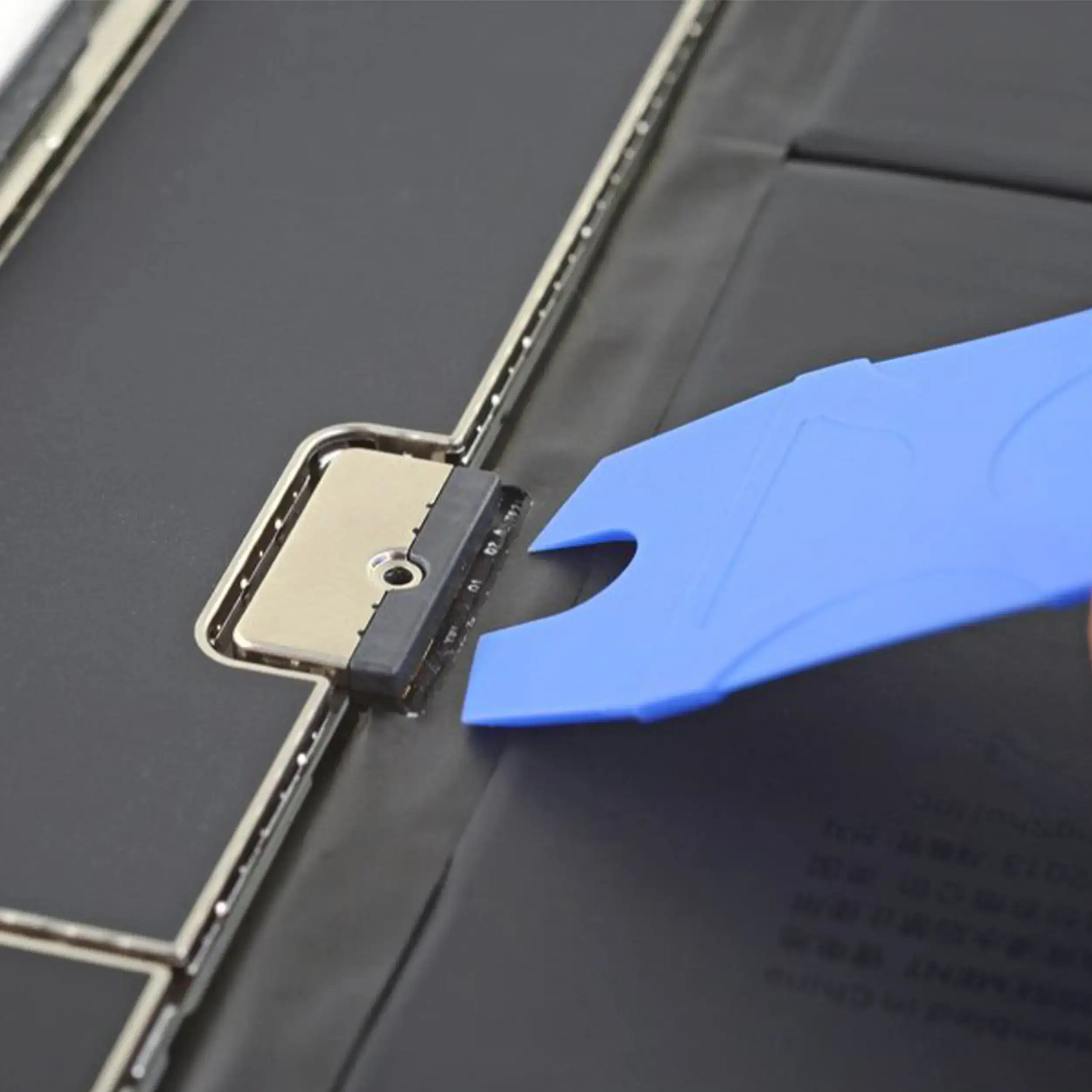 Bloqueador de Bateria iFixit - Ferramenta de Isolamento para Portátil